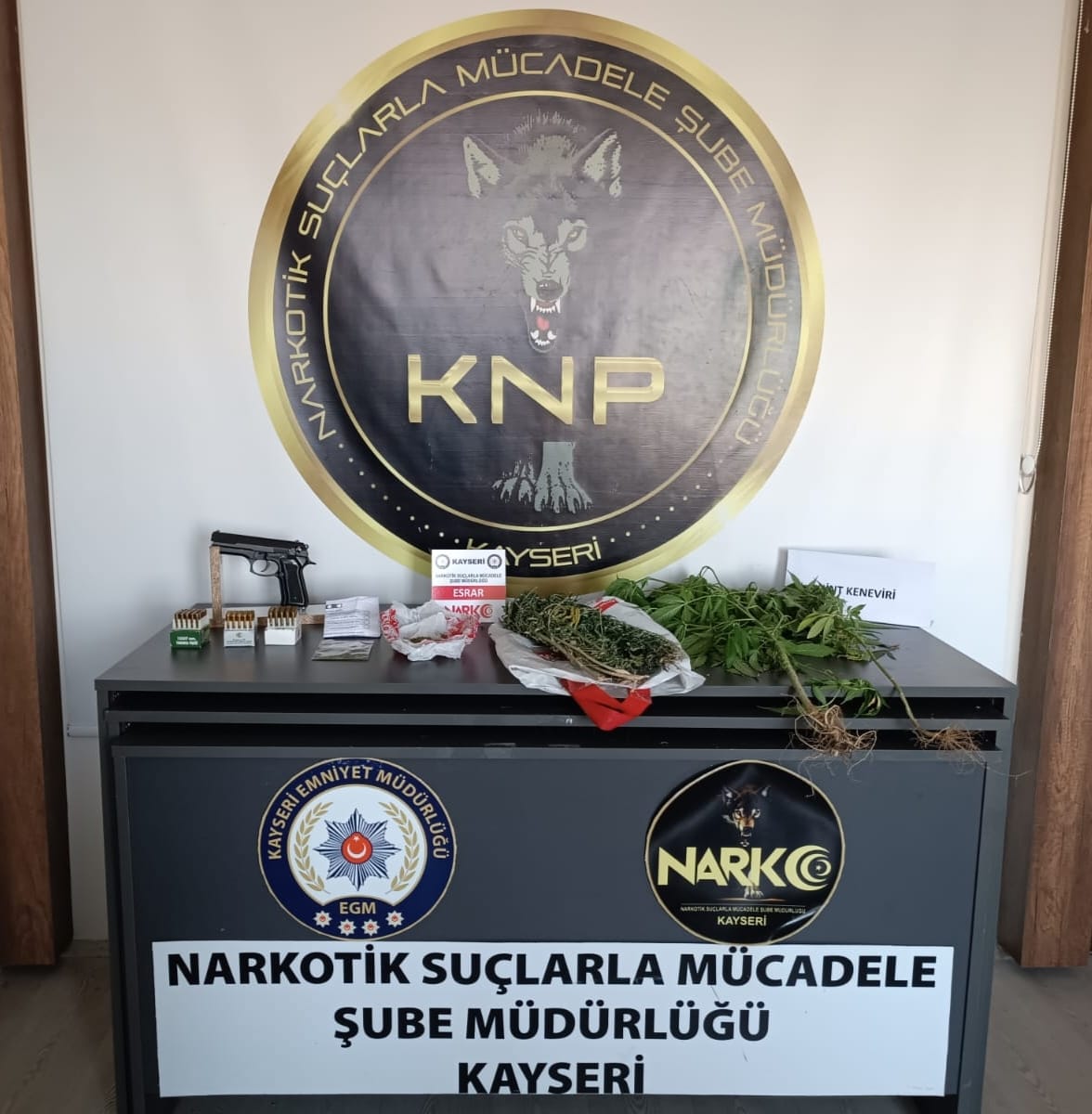 Narkotik operasyonunda yaşları 66 ve 72 olan 2 şüpheli yakalandı
